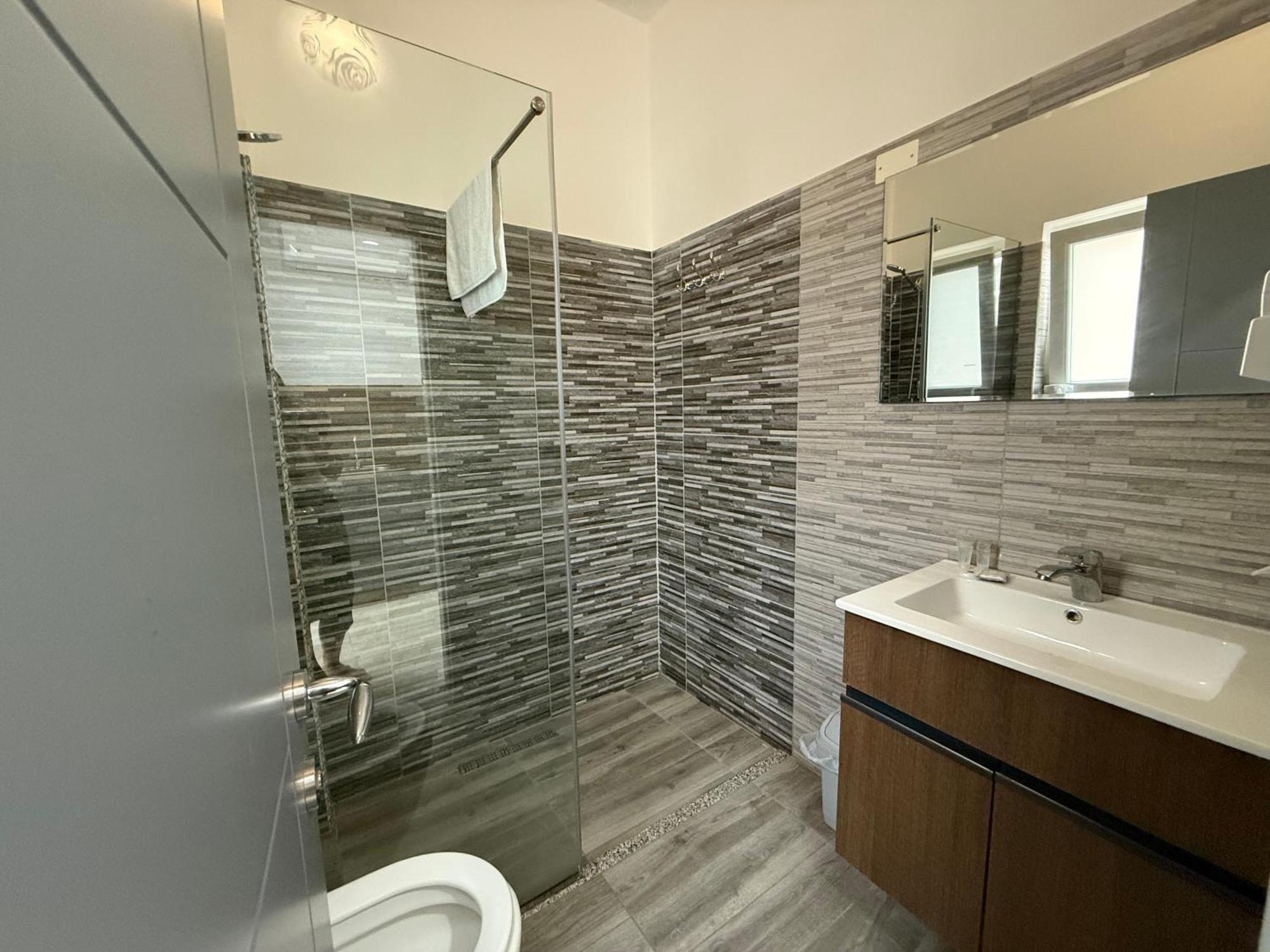 Hotel Leodori 1 Shëngjin Kültér fotó