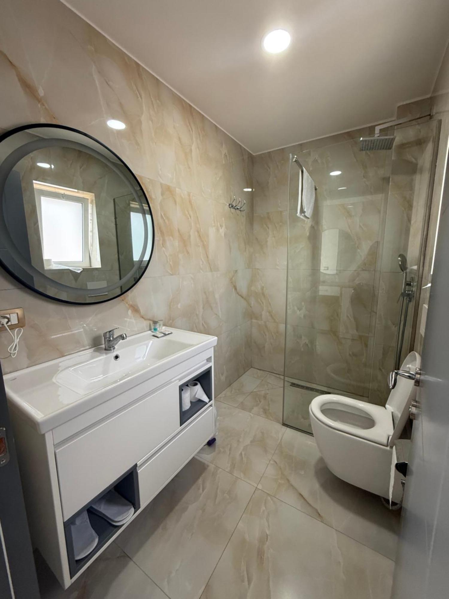 Hotel Leodori 1 Shëngjin Kültér fotó